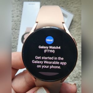 Like New-Very, gently owned Samsung Galaxy Watch 4 Rose Gold  w/Screen Protector